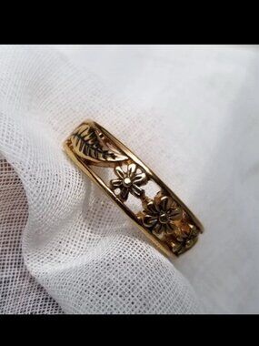 Body Art Gold Tone Daisy Cut Out Ring Size 10 Floral Band Thumb Ring Boho